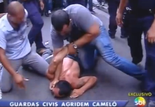 GCM atacando morador de rua 