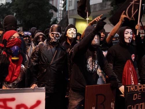 Mascarados nas manifestações